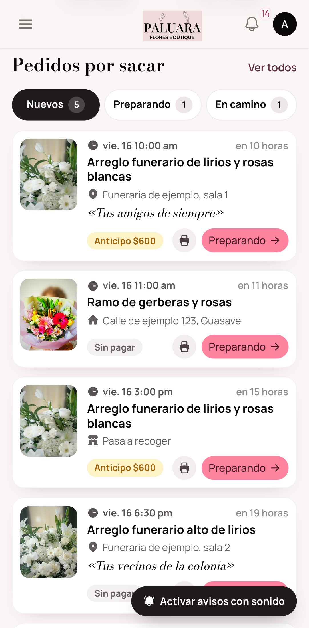 El tablero de pedidos del día en el panel de la florería